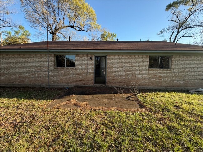 Building Photo - 3310 Forest Glen Dr