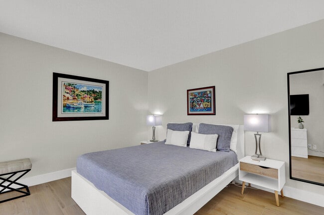 Building Photo - 5420 N Ocean Dr