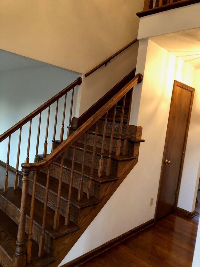 Building Photo - Old English Tudor Style Home in South Charleston