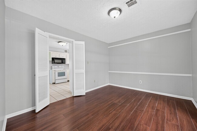 Building Photo - 5703 Green Timbers Dr