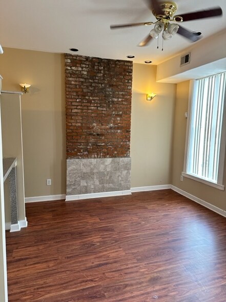 Building Photo - 2348 Rutger St