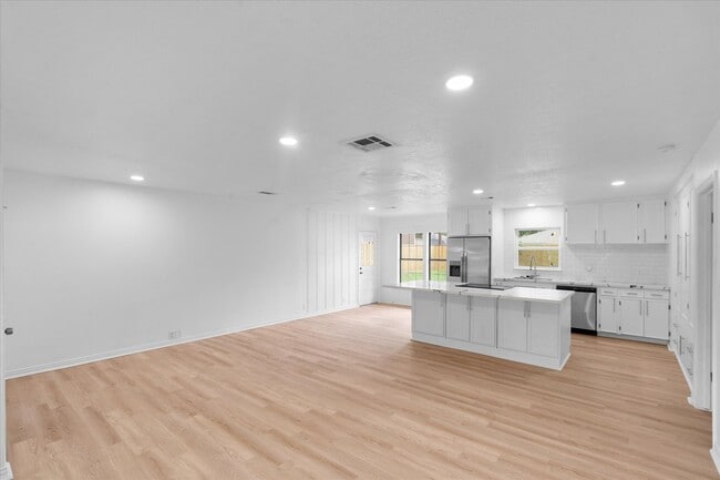 Building Photo - 2214 Ansbury Dr