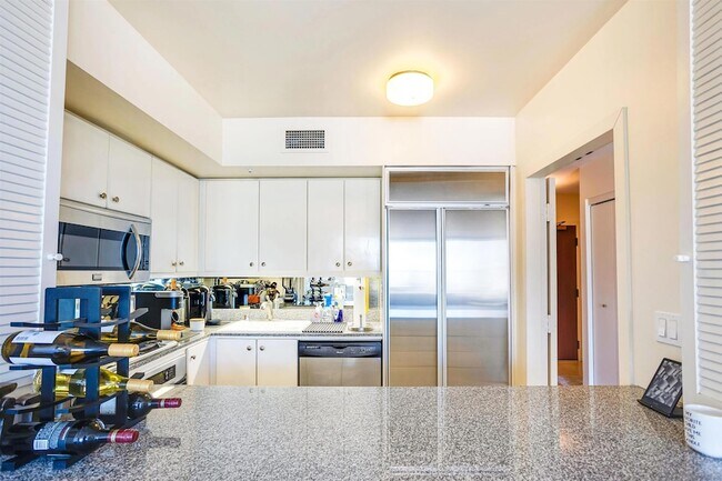 Building Photo - 500 W Harbor Dr