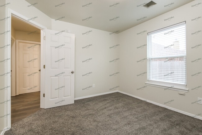 Building Photo - 14906 East 88th St N