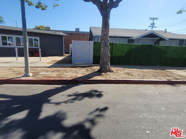 Building Photo - 16508 S Menlo Ave