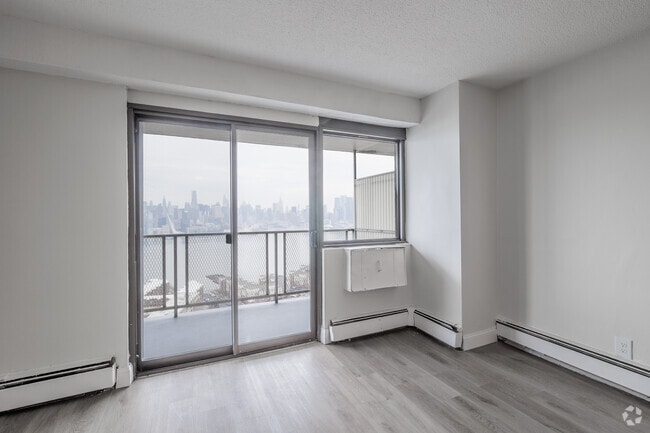 2BR, 1BA - 650SF - Balcony - Excel on the Hudson