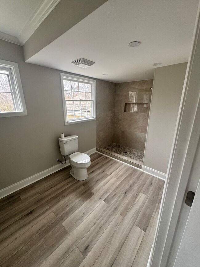 Building Photo - 4 bedroom 2.5 bath with large yard and in ground pool