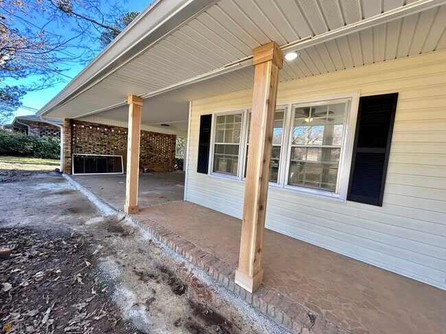 Building Photo - 1933 Gherry Dr