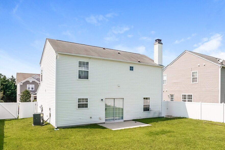 Building Photo - 7330 Great Laurel Dr