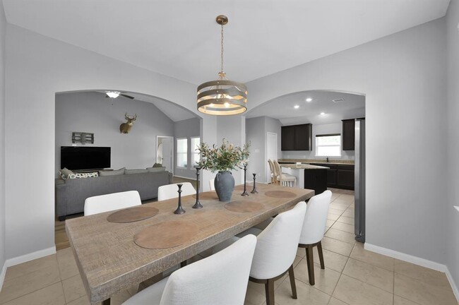 Building Photo - 22510 Red Sparrow Dr