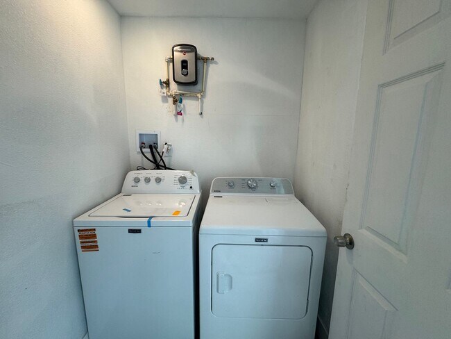 Building Photo - Recently Renovated 4/2 Home with Open Layout & Huge Backyard