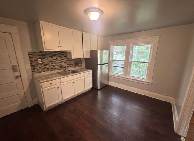 Building Photo - 15815 Parkgrove Ave