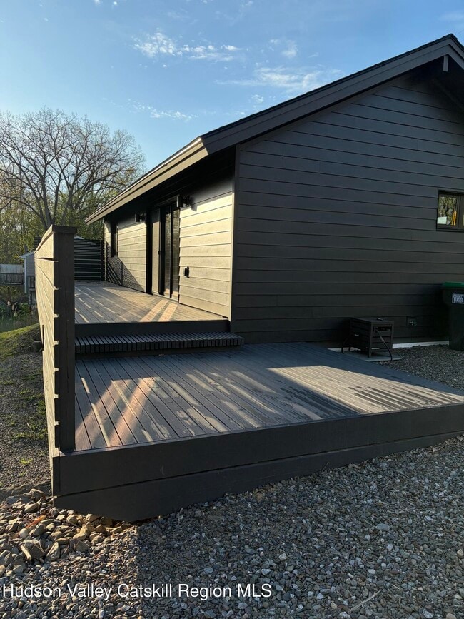 Building Photo - 13 Regal Rd