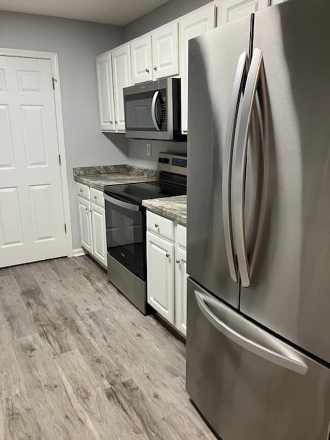 Building Photo - 5008 Hunters Trail