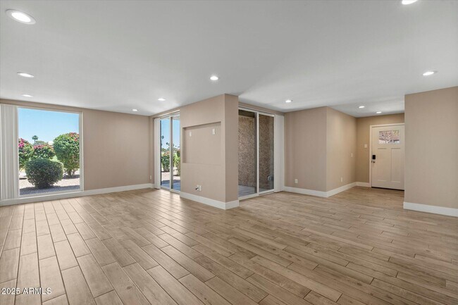 Building Photo - 7401 N Scottsdale Rd