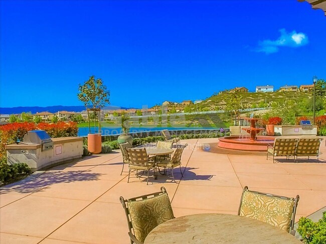 Building Photo - 30000 N Camino los Robles