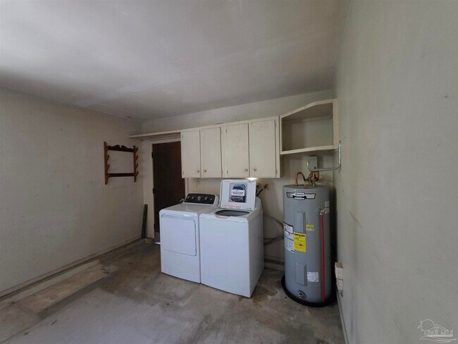 Building Photo - 5505 Fairview Dr
