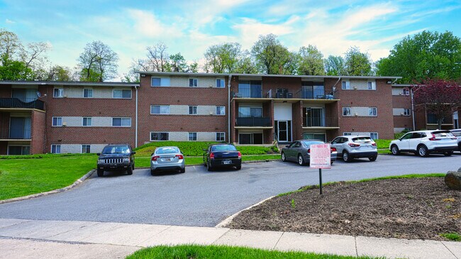 Building Photo - 1663 N Forest Park Ave