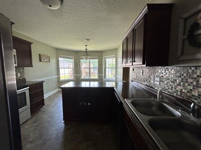 Building Photo - FALL MOVE-IN SPECIAL: $500 OFF 1st MONTH'S...