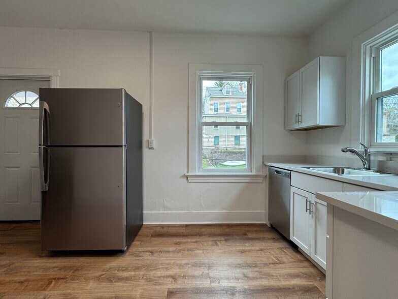 Building Photo - 23 Howard St