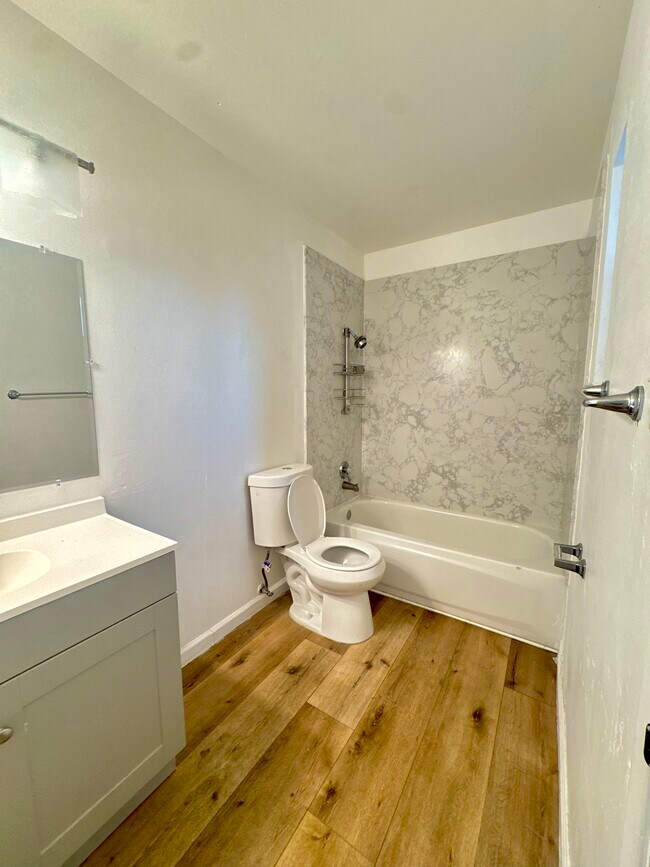 Building Photo - 1013 Doncaster Dr