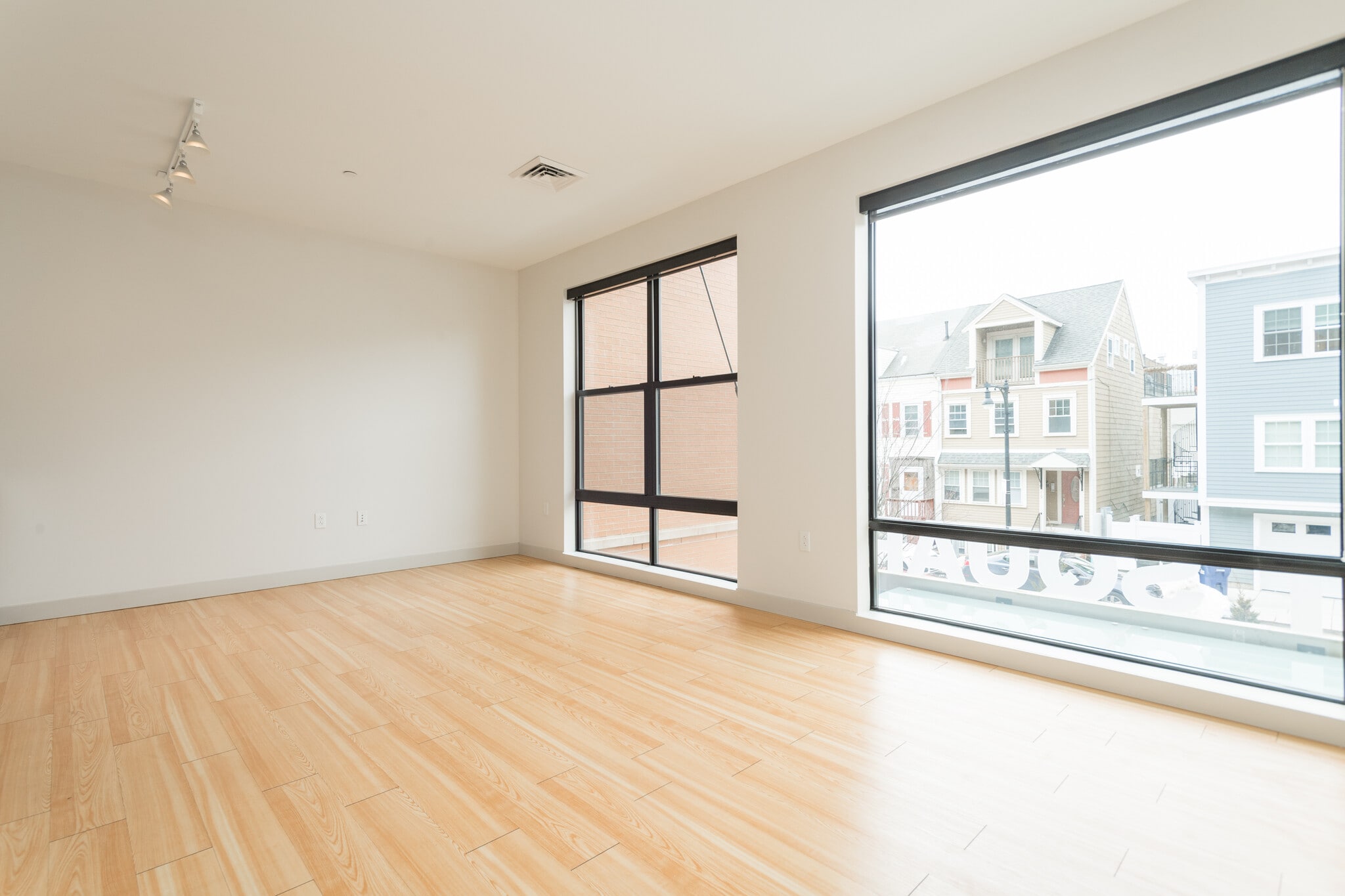 Building Photo - 320 D St