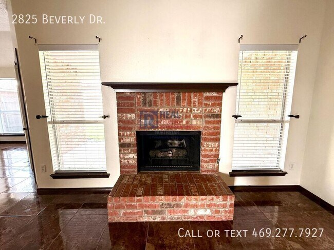 Building Photo - 2825 Beverly Dr