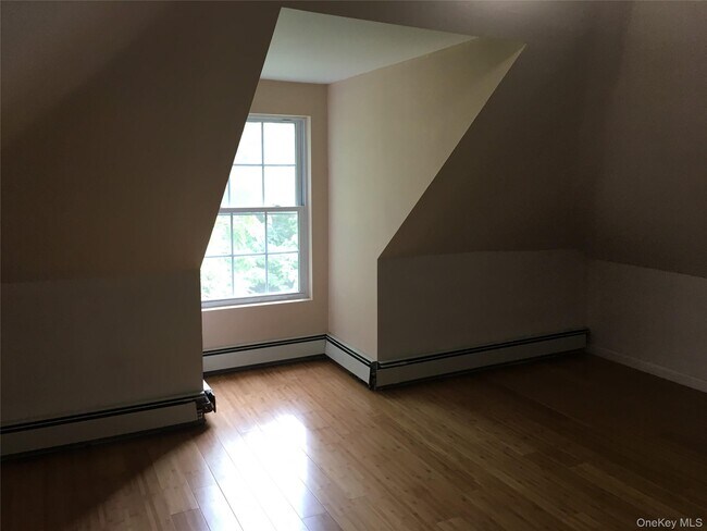 Building Photo - 528 NY-32