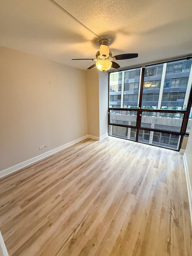 Building Photo - 230 E Ontario St