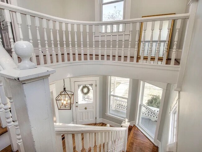 Building Photo - 3 Bedrooms, 2 Bathrooms - Home close to Downtown Rome!