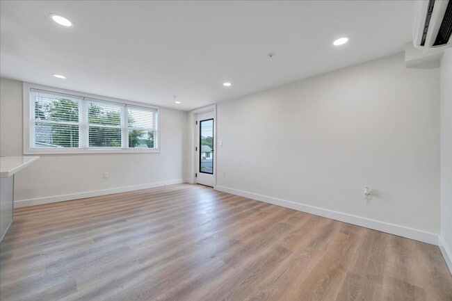 Building Photo - Newly Renovated 2BR Apartment in Vinton - Premium Finishes!