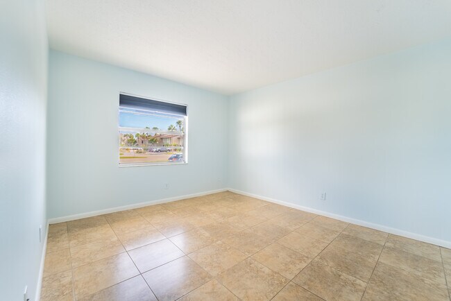 Building Photo - 1021 Apollo Beach Blvd