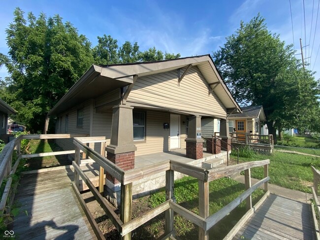 Building Photo - 1351 S Belmont Ave