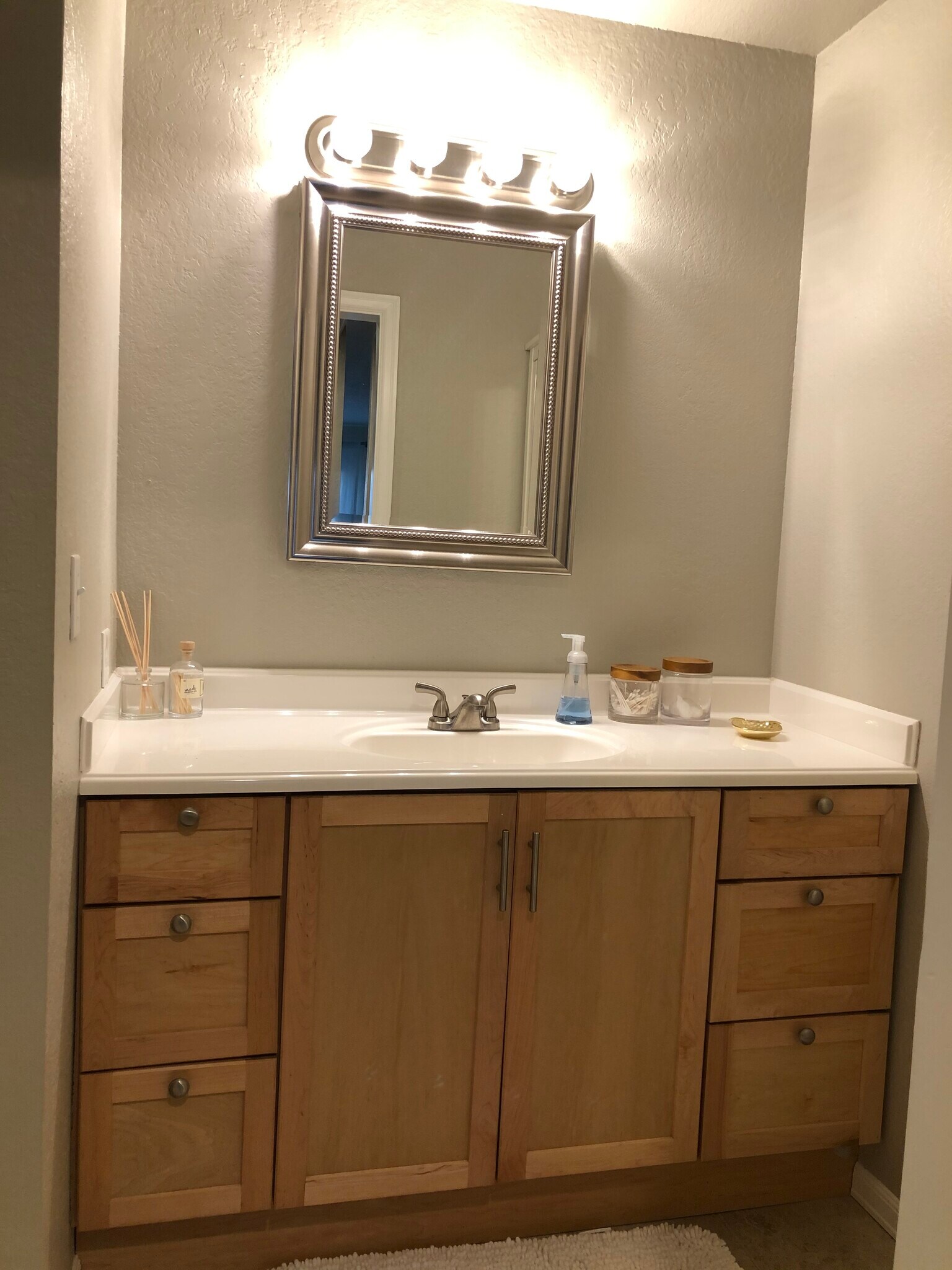 Interior Photo - 2625 13th Ave W