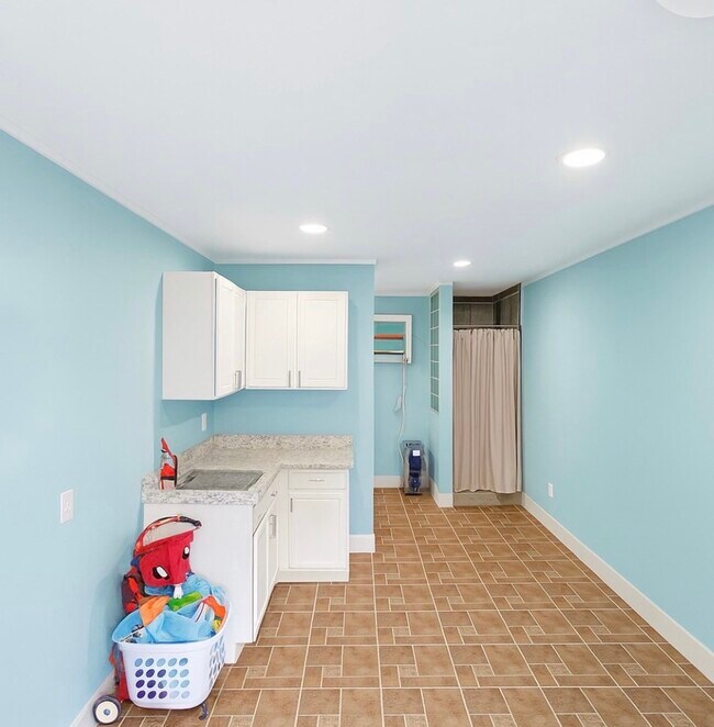 Building Photo - 10723 Elmdale Dr