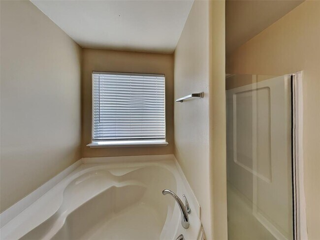 Building Photo - 28926 Village Creek Loop