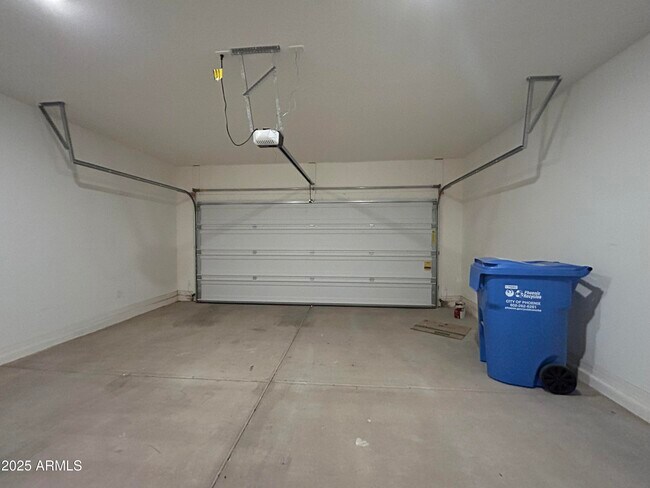 Building Photo - 6524 W Magdalena Ln