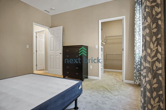 Building Photo - 1 Bed 1 Bath Condo for Rent in Sammamish!