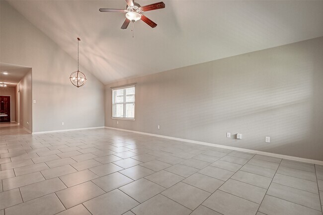 Building Photo - 18118 Van Berkel Ln