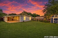 Building Photo - 418 Nassau Dr