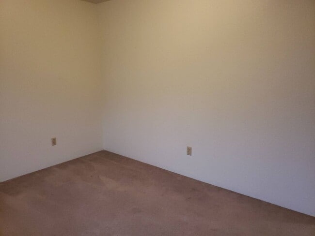 Building Photo - 2005 NE Terre View Dr