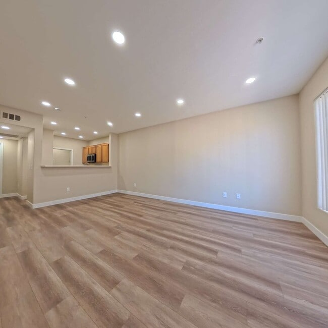 Building Photo - Resort-Style Living Year-Round Updated 1-Bed, 1-Bath Condo!