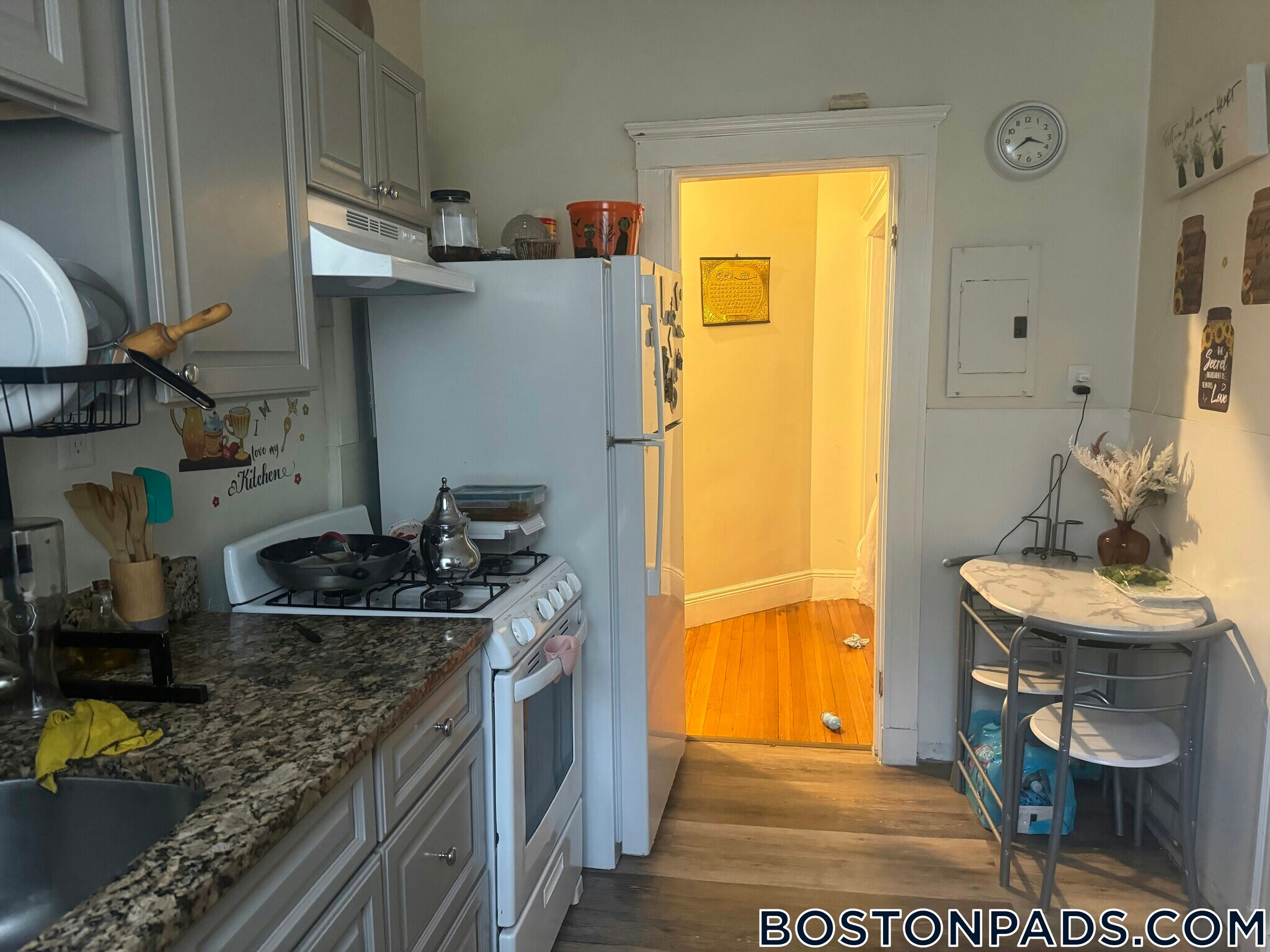 Building Photo - 86 Maple St