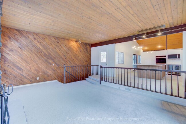 Building Photo - Evolve Real Estate: Exceptional Location! Remodeled 4-Bed Greenwood Village Home Walkable to Cher...