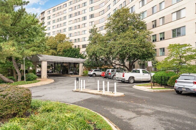 Building Photo - 1200 N Nash St