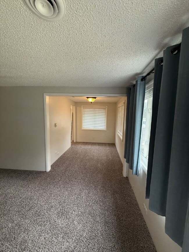 Building Photo - "Chic 2-Bed Haven in Englewood – Modern Comfort on South Fox St!"