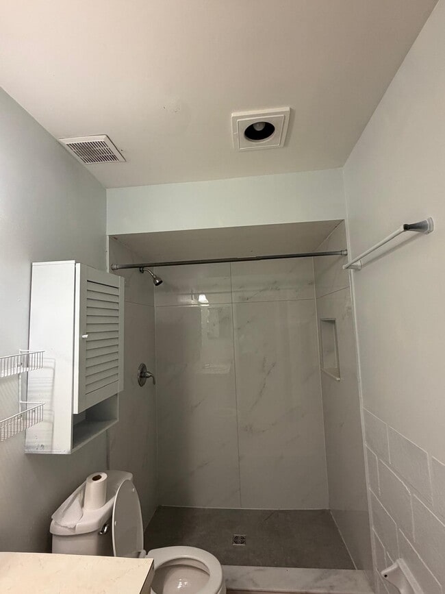 Building Photo - 101 Red Cedar Dr