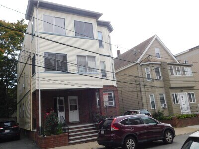 Building Photo - 81 Merriam St