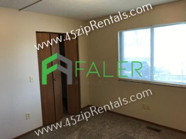 Building Photo - Spacious Ground Floor Condo with Patio
