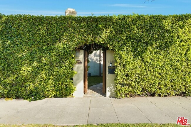 Building Photo - 5995 Saturn St